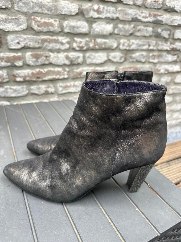 Gave suede laarsjes van Lilian, Ophalen