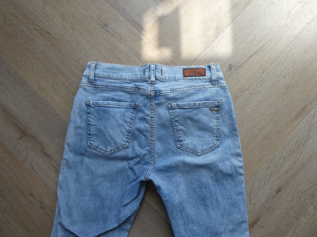 Mooie dames LTB Lonia spijkerbroek maat 28, Blauw, Ophalen of Verzenden, Zo goed als nieuw, LTB