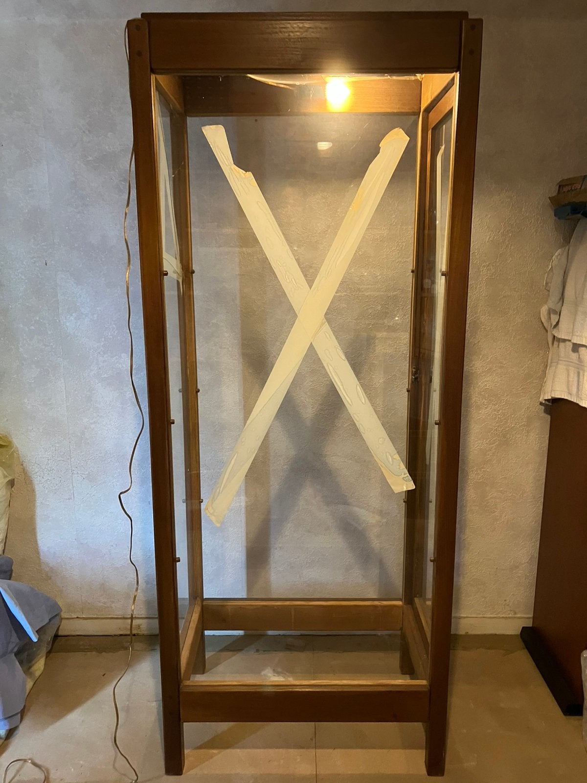 Vitrinekast, 171 * 68, barst in zijraam, Huis en Inrichting, Kasten | Vitrinekasten, Ophalen, 50 tot 100 cm, Glas, Minder dan 100 cm