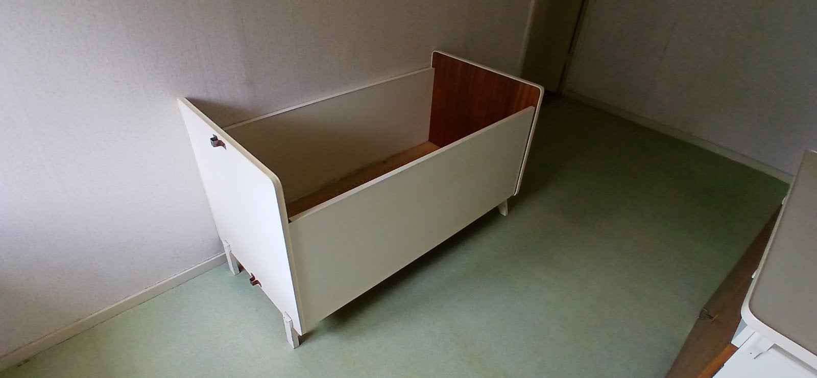 Vintage baby / kinderbedje met commode, Ophalen, Zo goed als nieuw, Ledikant