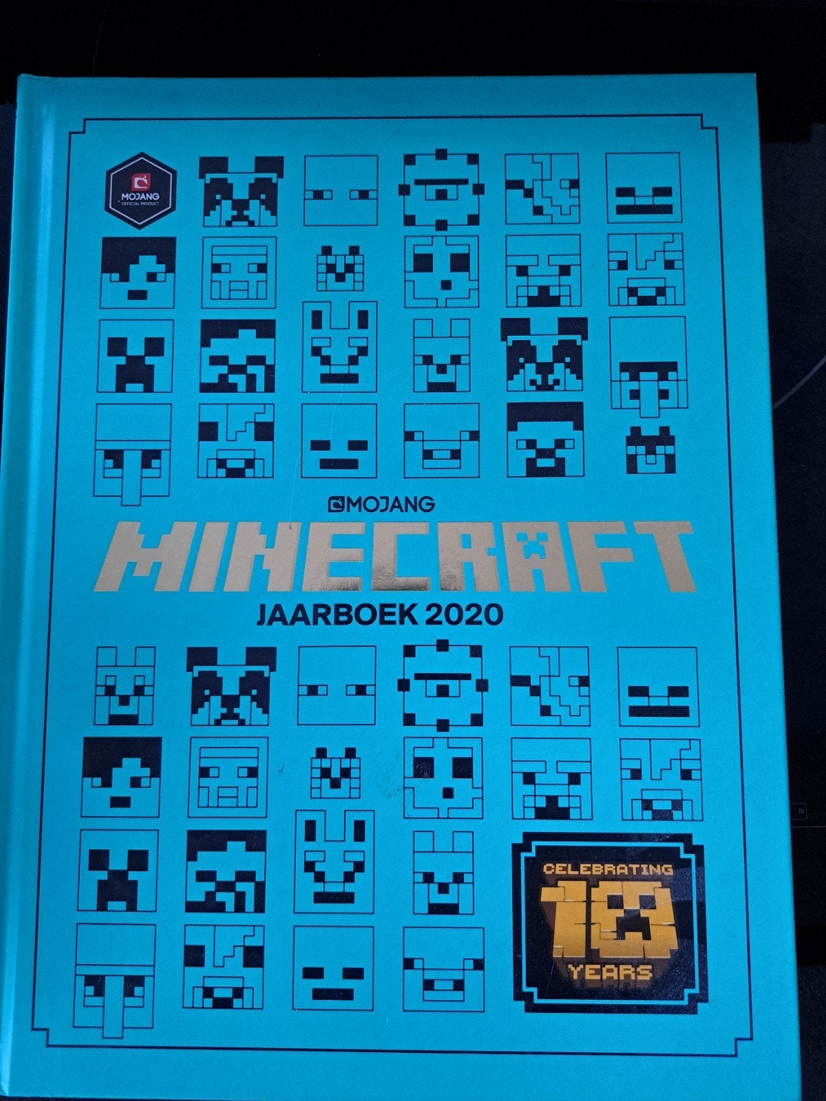 Minecraft Jaarboek 2020 - Celebrating 10 Years, Boeken, Ophalen of Verzenden, Zo goed als nieuw, Mojang, Non-fictie
