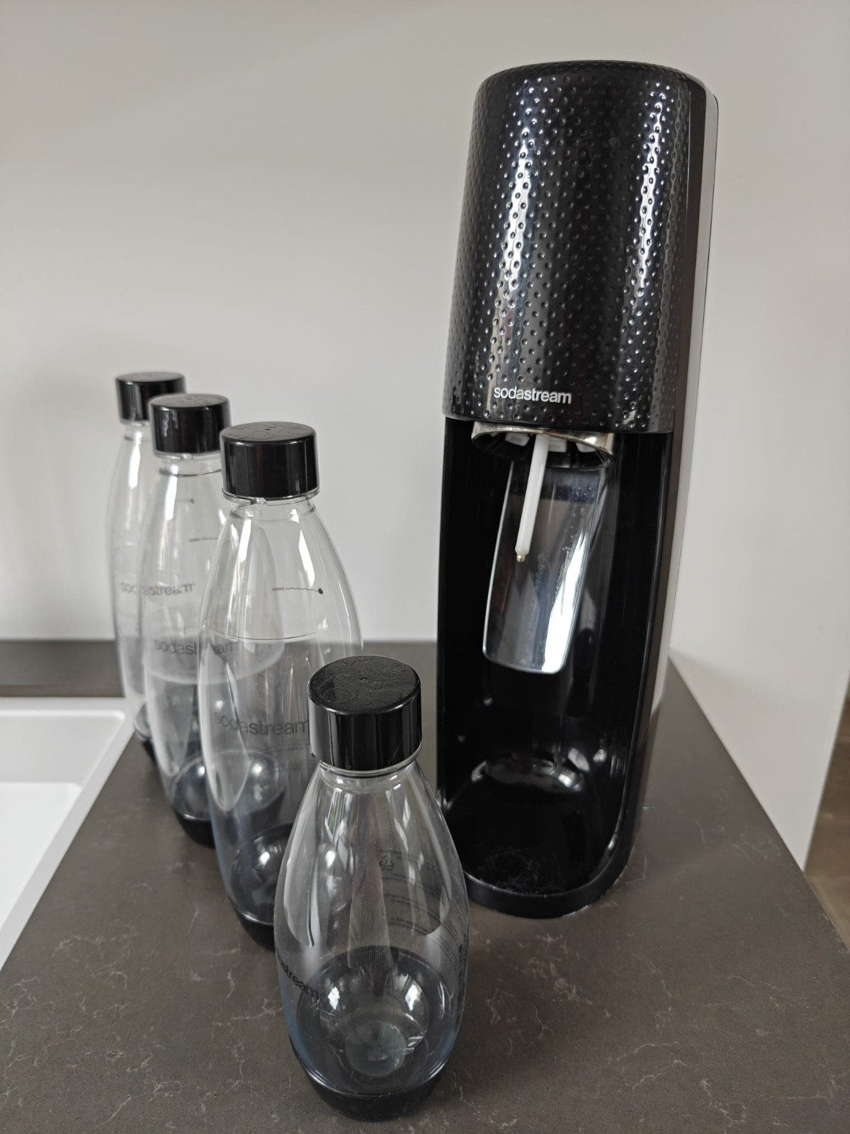 Sodastream met 4 flessen en 5 CO2 cilinders, Witgoed en Apparatuur, Ophalen of Verzenden, Gebruikt