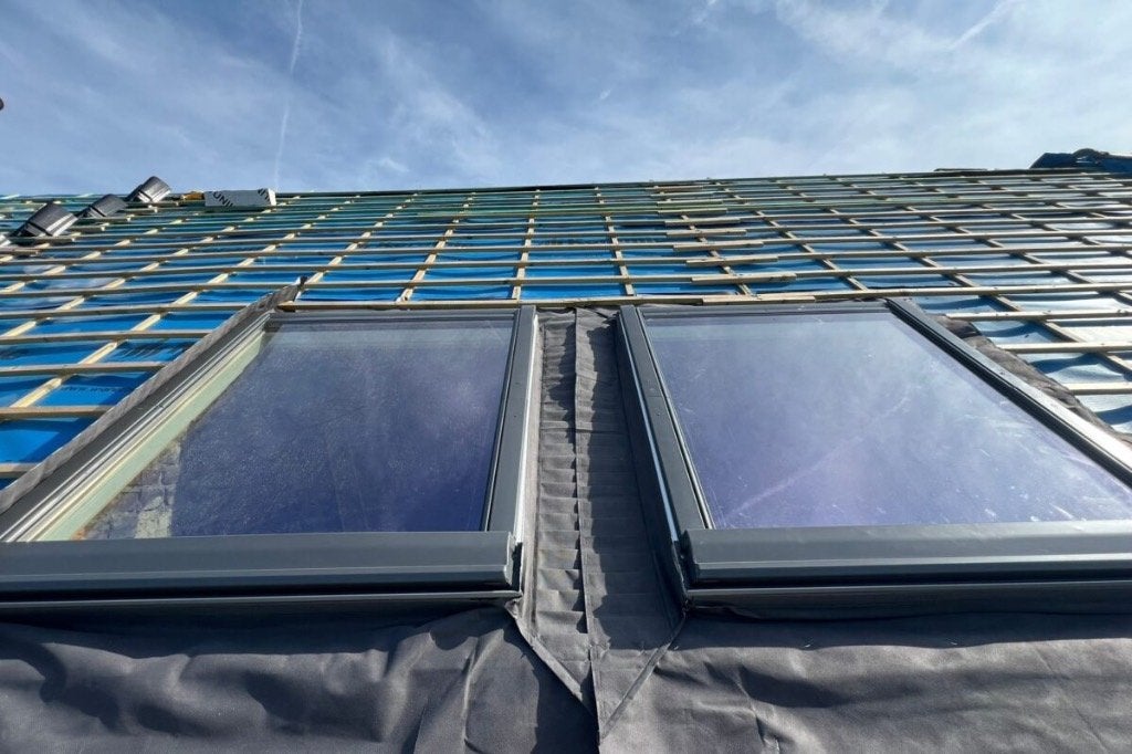2x VELUX GGU PK10 INTEGRA Solar Dakramen ELEKTRISCH, Ophalen, 80 tot 120 cm, 120 tot 160 cm, Zo goed als nieuw