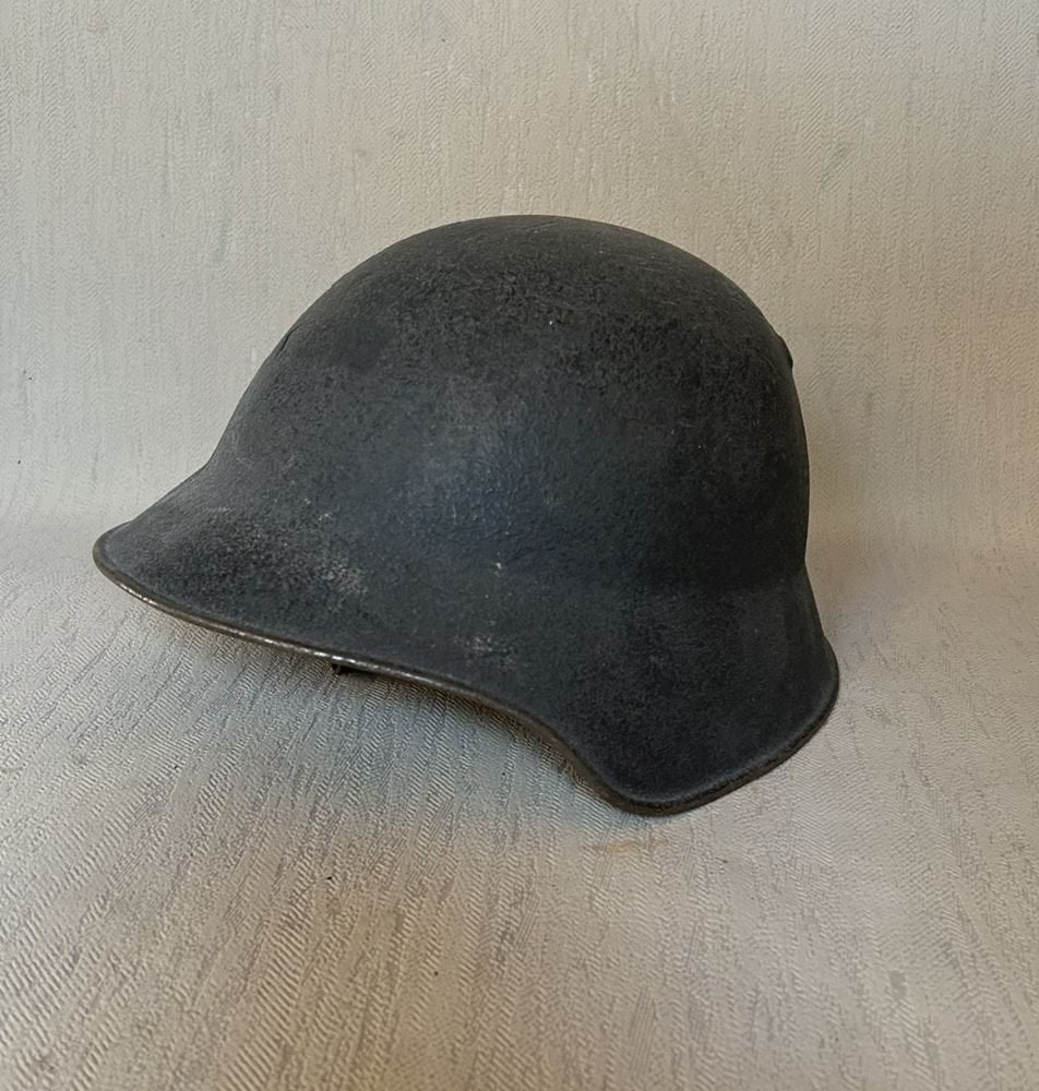 wo2 - Zwitserse helm M1918/40 - met binnenwerk en kinriem, Verzamelen, Ophalen of Verzenden, Landmacht, Overige gebieden, Helm of Baret