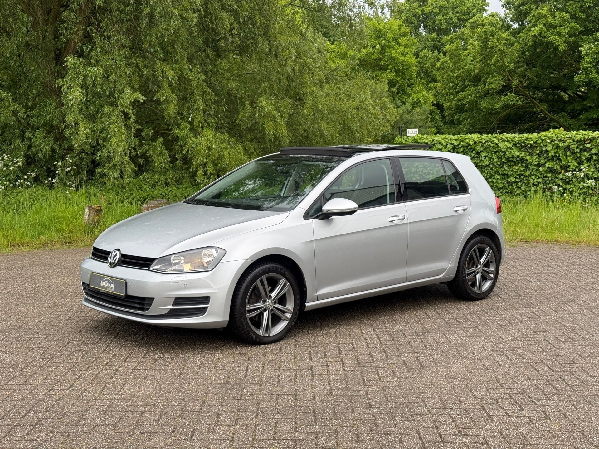 Volkswagen Golf 1.2 TSI High Line PANO I PDC I R LINE VELGEN, Auto's, Voorwielaandrijving, Gebruikt, 82 pk, Origineel Nederlands