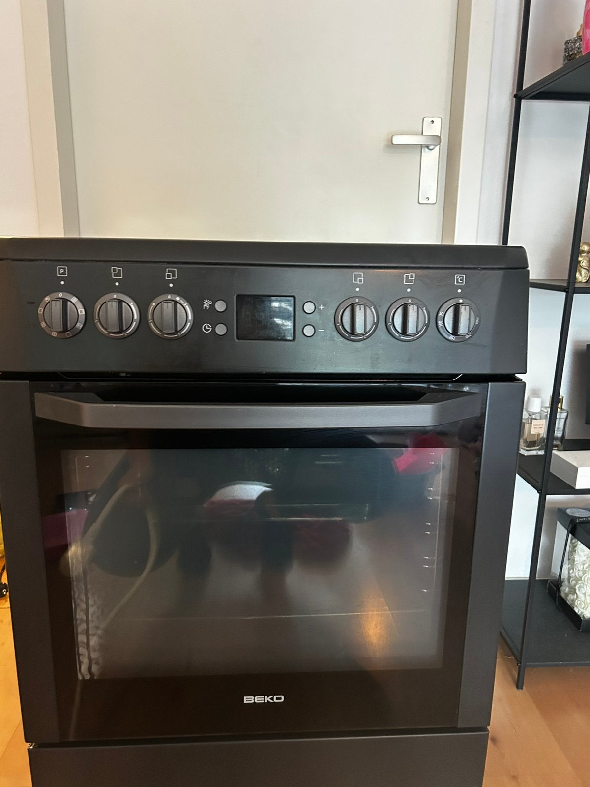 Donker grijze beko fornuis, Ophalen, Zo goed als nieuw, Minder dan 45 cm