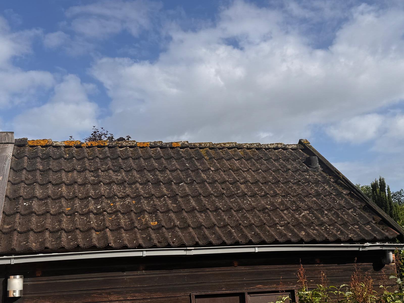 Dakpannen beton (gratis), Doe-het-zelf en Verbouw, Ophalen, Overige materialen, 10 tot 15 m², Zo goed als nieuw