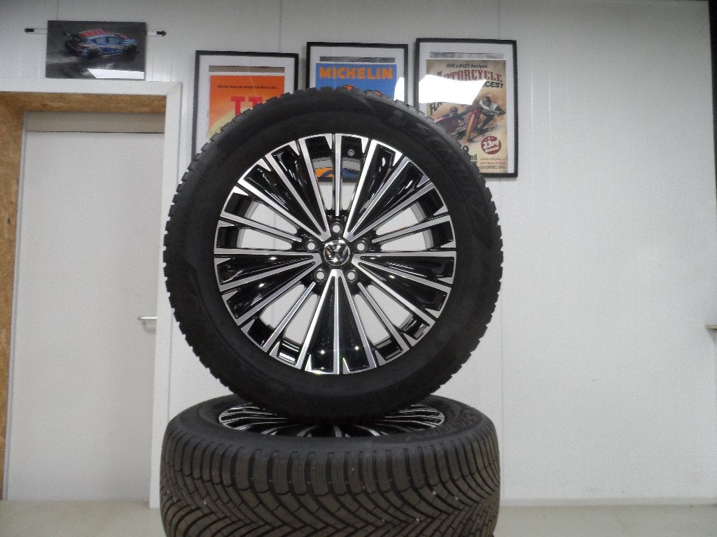 18 inch VW Tiguan origineel winterbanden set werkelijk nieuw, Auto-onderdelen, Banden en Velgen, 18 inch, Gebruikt, Duitsland
