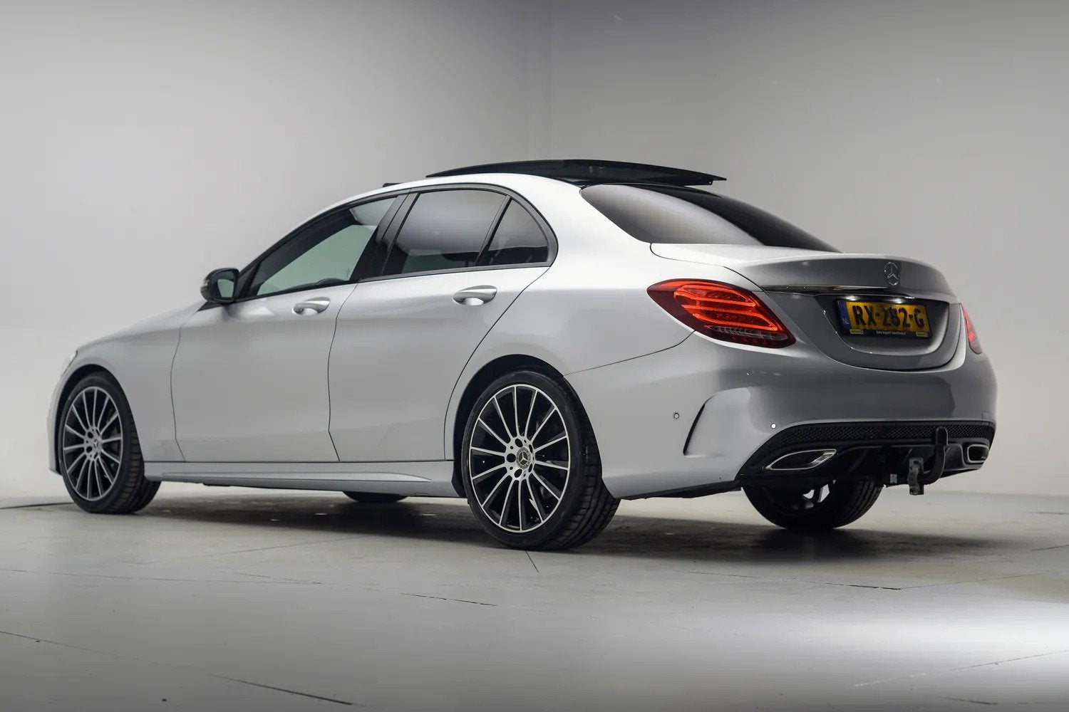 Mercedes-Benz C-Klasse 180 AMG Sports Edition Night Aut. [ P, Auto's, Automaat, 1325 kg, Parkeerassistent, Bedrijf