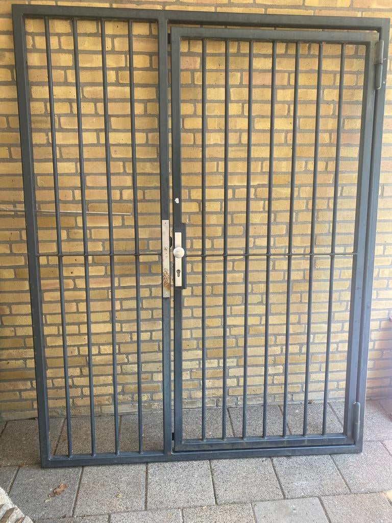 Stalen poort, Ophalen, Met poort, Gebruikt, Spijlenhekwerk