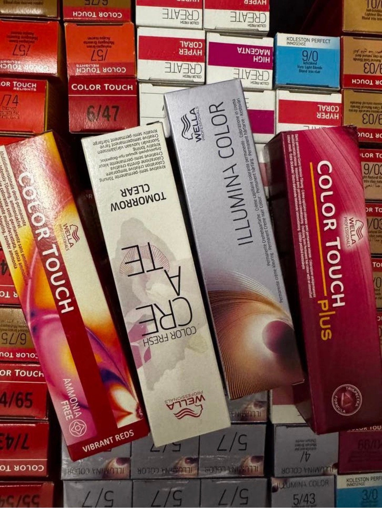 Partij haarverf - Wella - verschillende kleuren - 4200 stuks, Ophalen, Nieuw, Overige typen