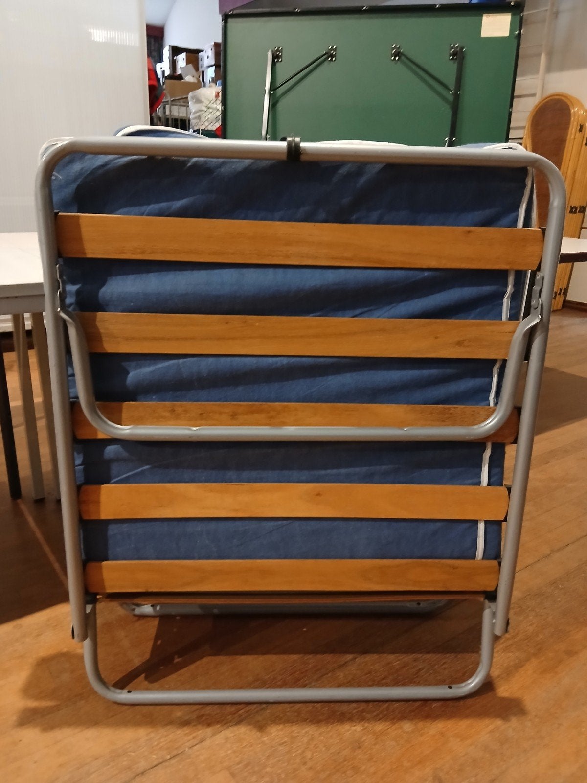 Inklapbaar logeerbed, solide lattenbodem incl matras, Huis en Inrichting, Ophalen, Gebruikt, 90 cm, Eenpersoons
