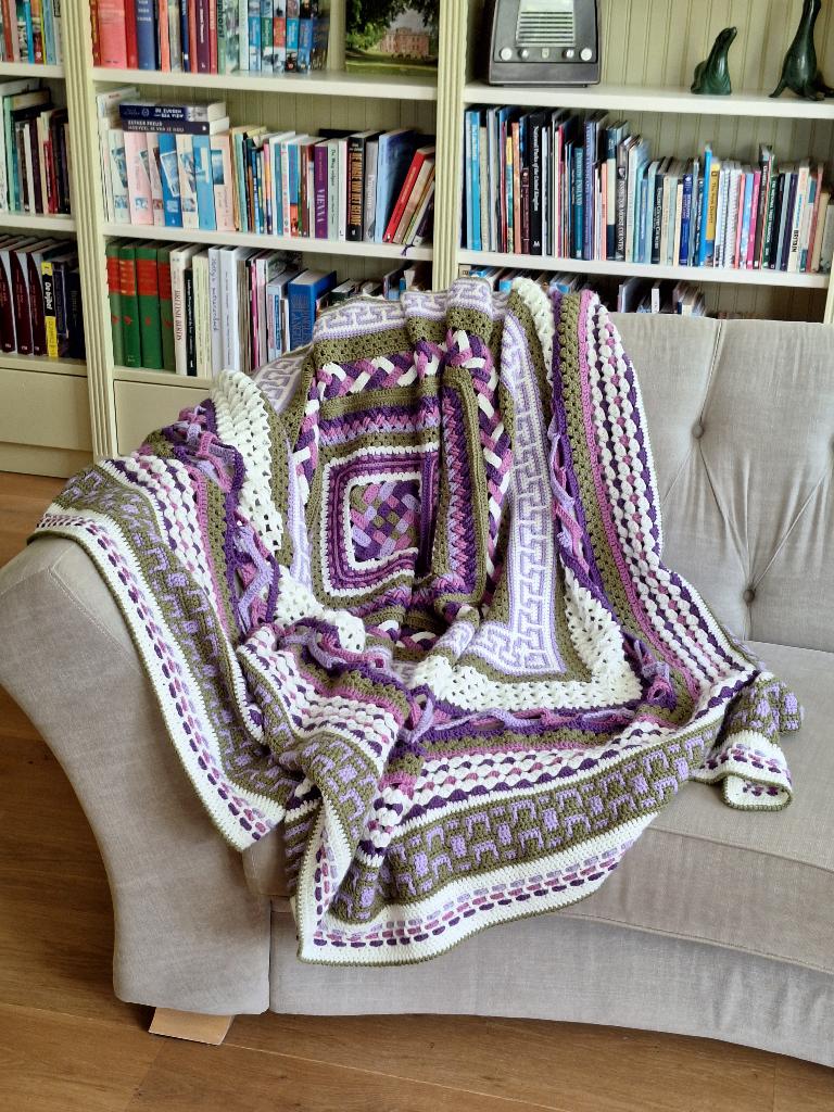 Met de hand gehaakte deken / sprei / plaid, Huis en Inrichting, Woonaccessoires | Plaids en Woondekens, Ophalen of Verzenden, Zo goed als nieuw