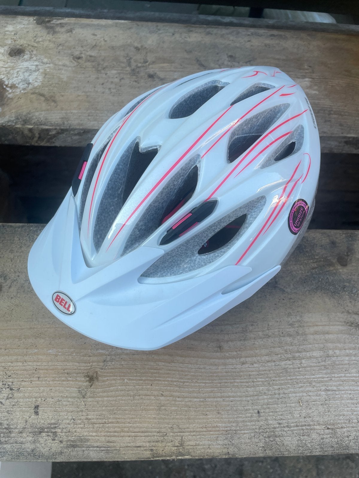 Bell fietshelm wit met roze accenten, Ophalen of Verzenden, Gebruikt, Overige maten, Heer of Dame