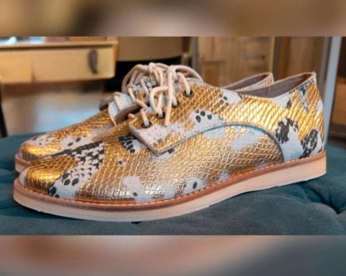 Nieuwe Rollie/Derby veterschoenen met goudkleurige slangenpr, Ophalen of Verzenden, Zo goed als nieuw