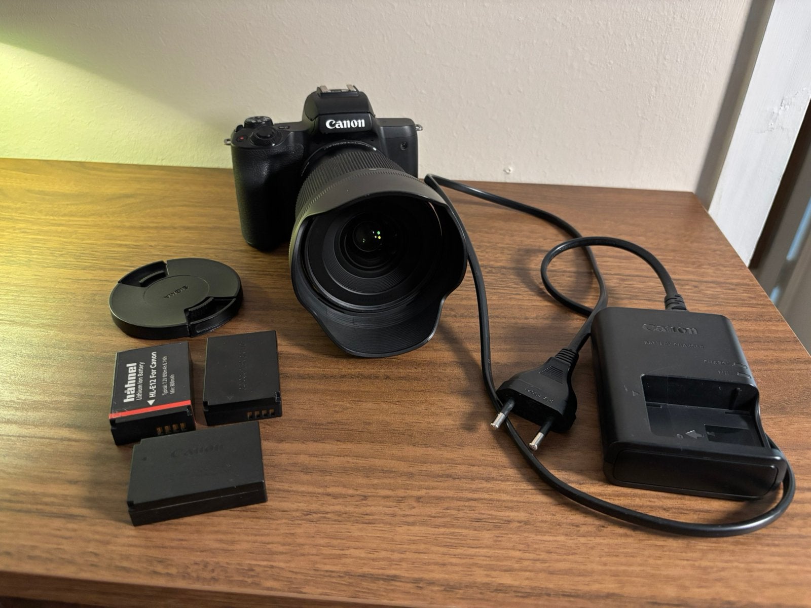 Canon EOS M50 Mark II + Sigma 16mm f/1.4 + accessoires!, Audio, Tv en Foto, Fotocamera's Digitaal, Ophalen, Lensdop, Zo goed als nieuw