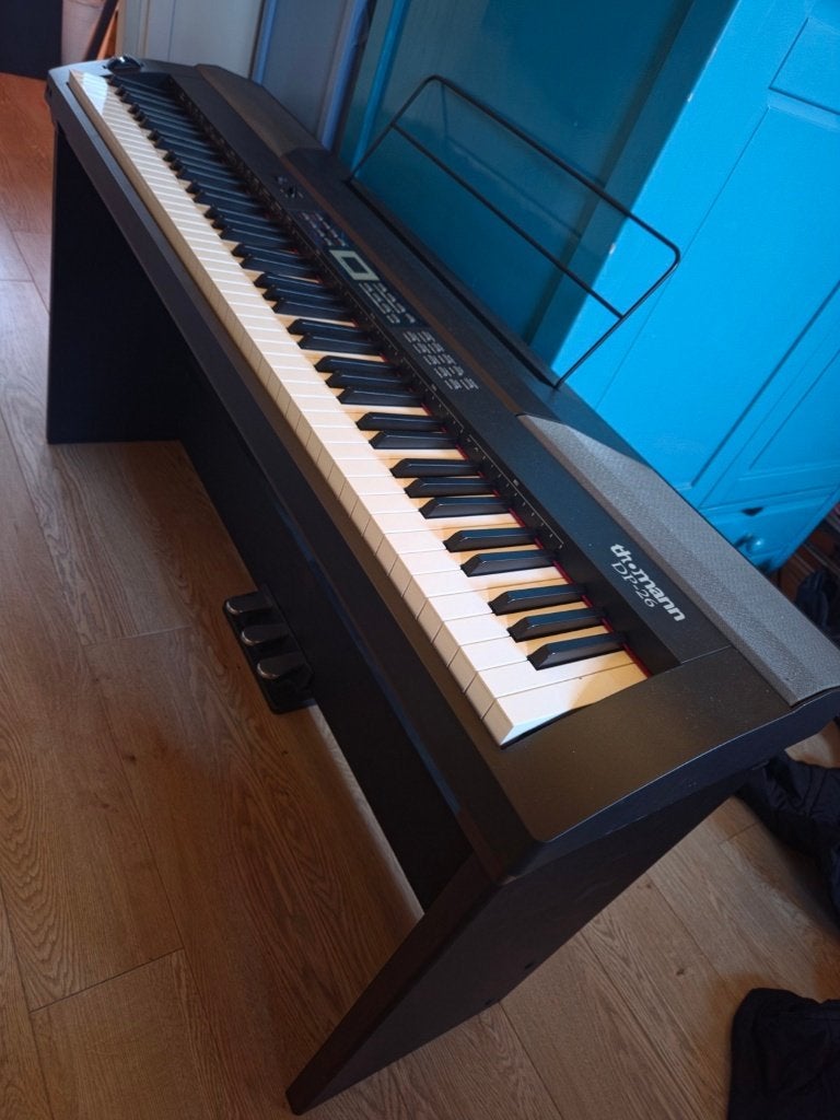 Thomann DP-26 digitale piano met onderstel en 3 pedalen, Ophalen, Gebruikt, Zwart, Digitaal