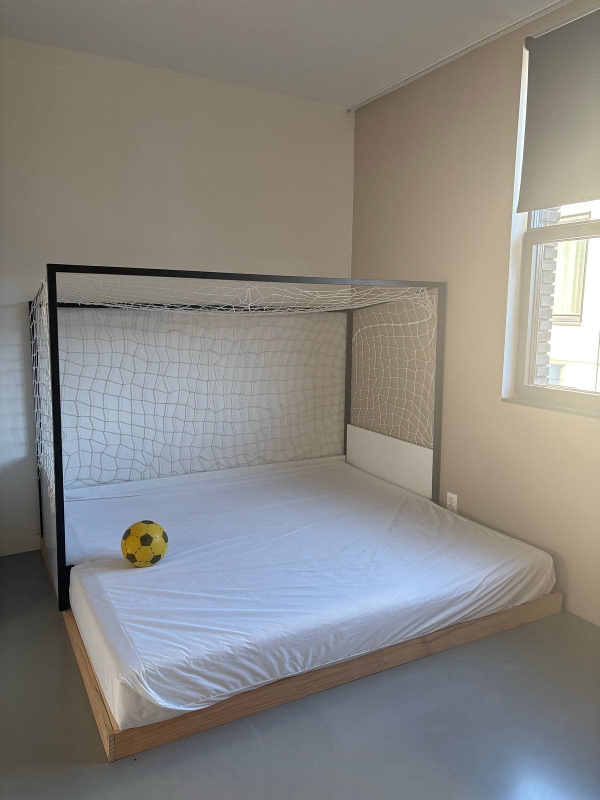 voetbal goal bed met lattenbodem (180x200 cm), Ophalen, Gebruikt, Zwart, Tweepersoons
