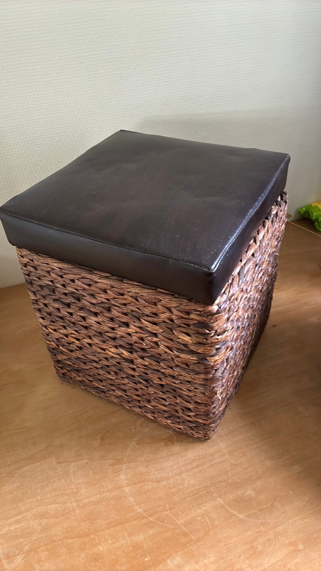 Poefje met opberg mogelijkheid, Huis en Inrichting, Ophalen, Minder dan 50 cm, Vierkant, Zo goed als nieuw