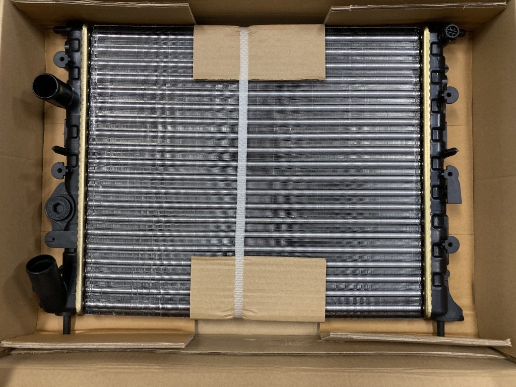 Radiateur Renault/Dacia bouwjaar 1996-2010 nieuw in doos., Niet ingevuld, Niet ingevuld, Nieuw, Ophalen of Verzenden