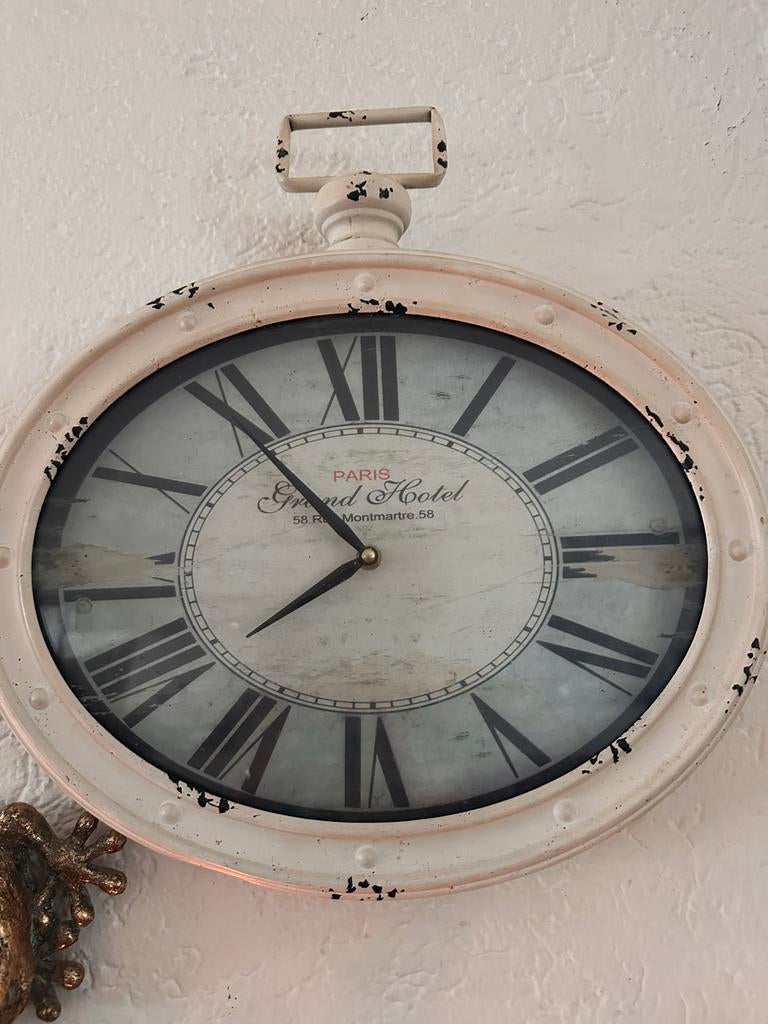 Landelijke ovale klok Grand Hotel, Huis en Inrichting, Ophalen of Verzenden, Gebruikt, Analoog, Wandklok