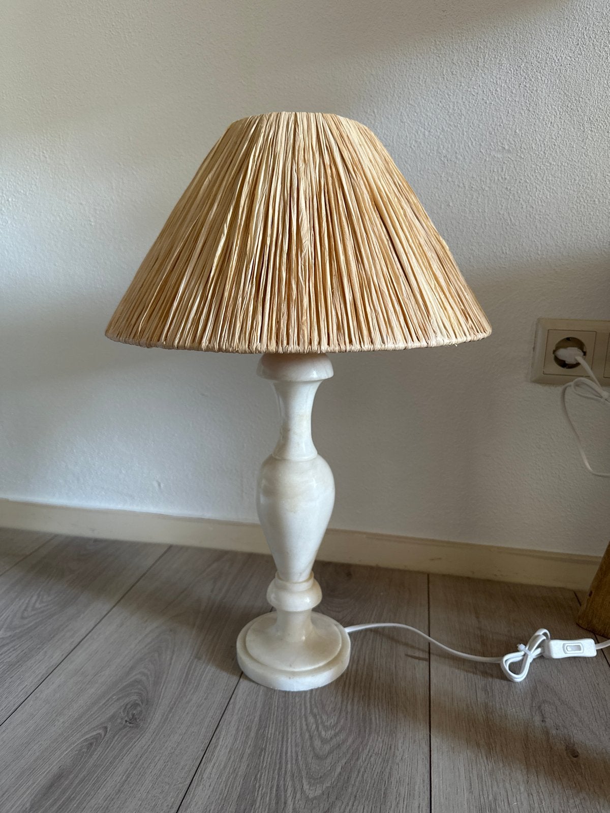 Marmeren tafellamp met rieten kap - 54 cm hoog, Ophalen, Vintage, Natuurlijk materiaal, 54 cm