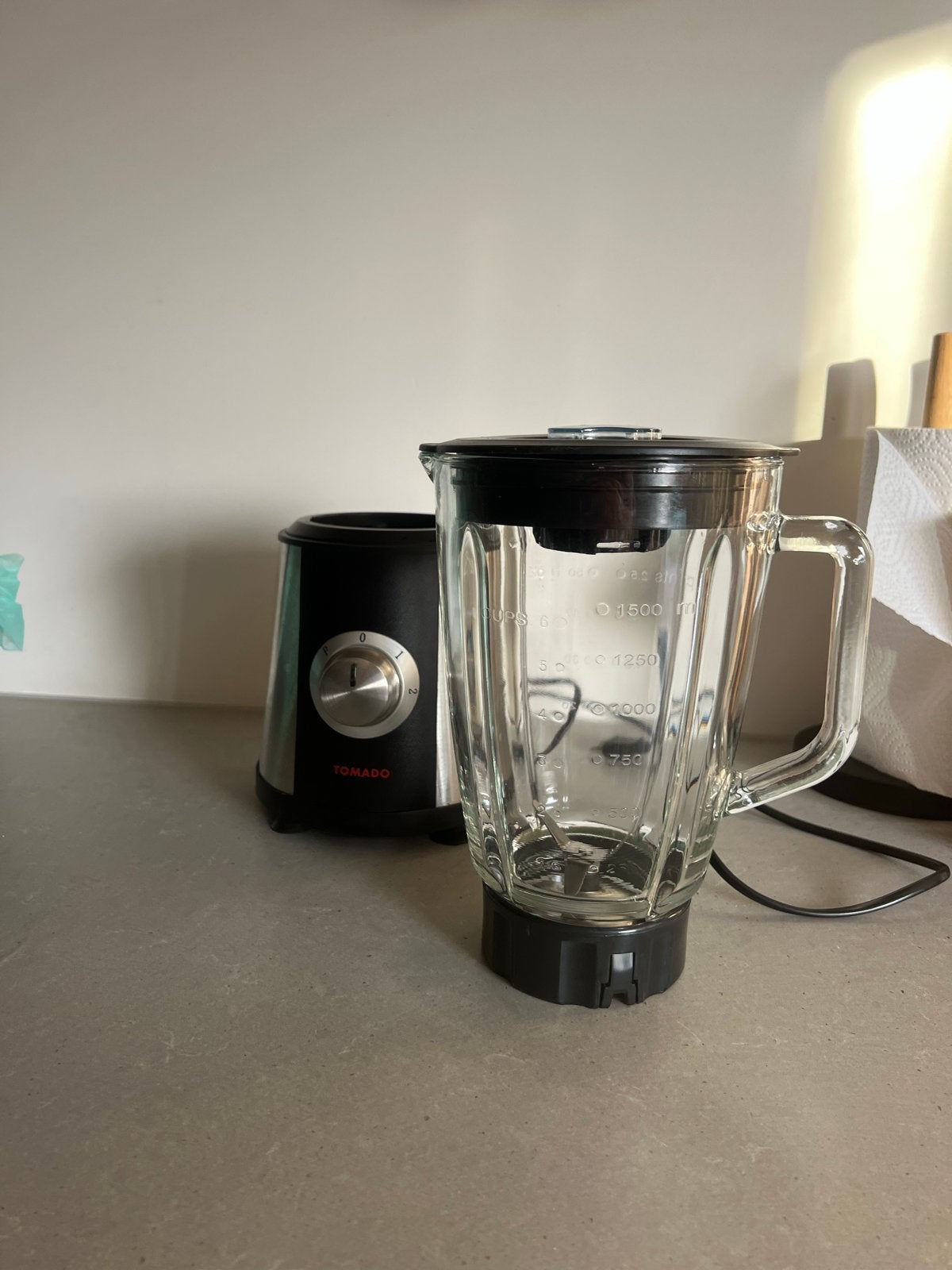 Tomado Blender met glazen kan - 1.5L - Zwart/RVS, 1 tot 2 liter, Ophalen, Gebruikt, 2 snelheden