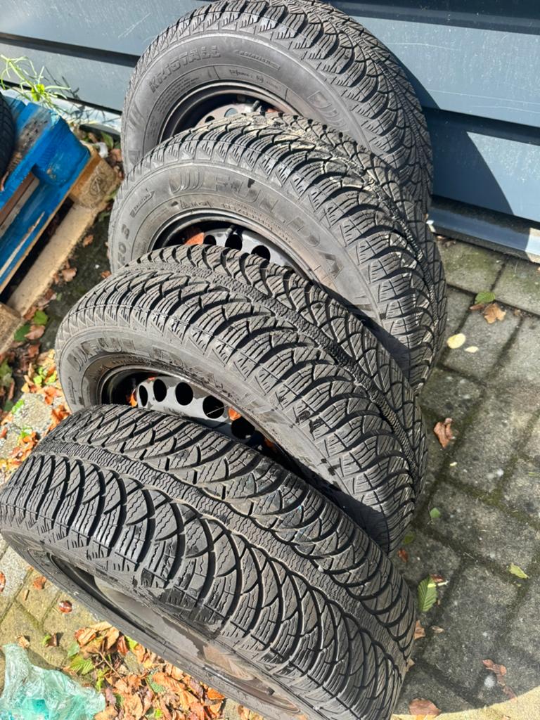 Set van 4 winterbanden op stalen velgen, Auto-onderdelen, Banden en Velgen, Ophalen, Gebruikt, 15 inch, Banden en Velgen