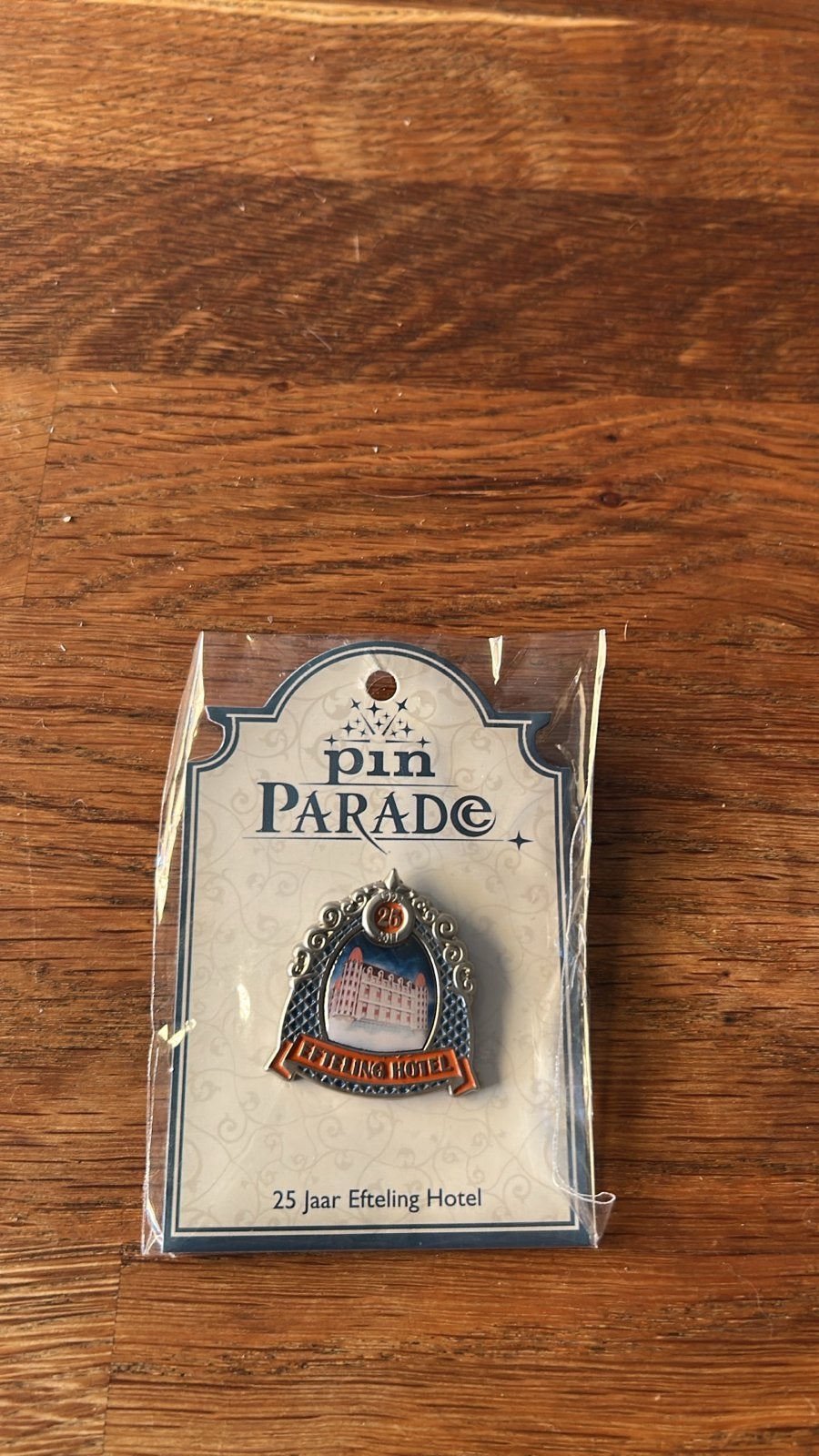 Efteling Hotel Pin Parade - 25 Jaar Jubileum Pin, Ophalen of Verzenden, Nieuw, Button of Speldje