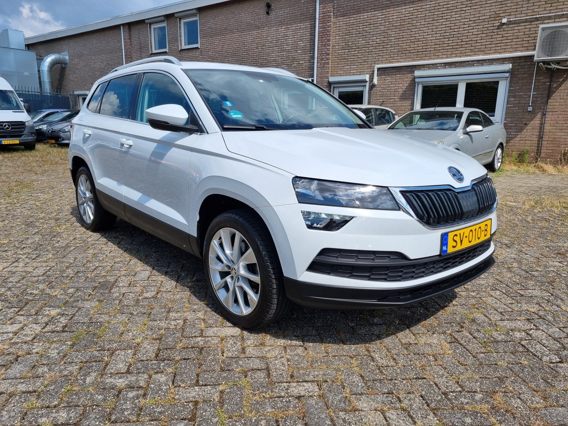 Skoda Karoq 1.0 TSI Ambition Business ✅NETTE AUTO ✅CARPL, Auto's, Skoda, Voorwielaandrijving, Stof, Gebruikt, Euro 6