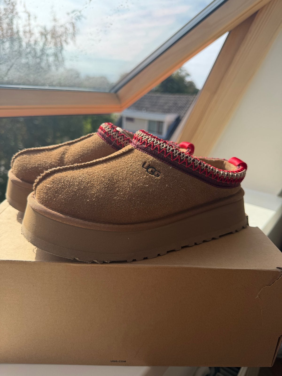 Ugg Tazz platform, Ophalen of Verzenden, Zo goed als nieuw, Bruin, Pantoffels of Sloffen