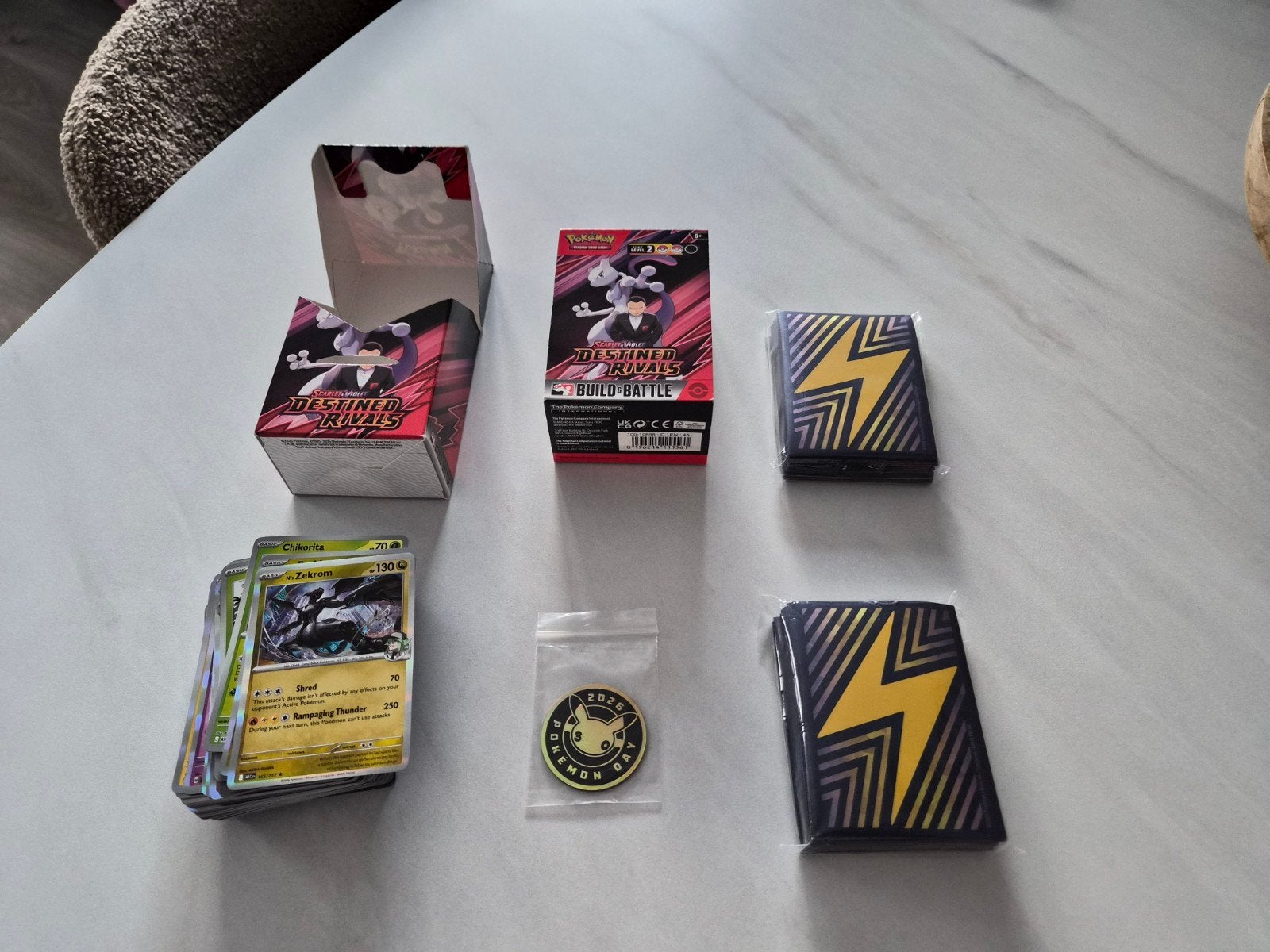 Pokemon foil kaarten (inclusief 2x set sleeves + deckbox), Hobby en Vrije tijd, Verzamelkaartspellen | Pokémon, Ophalen of Verzenden