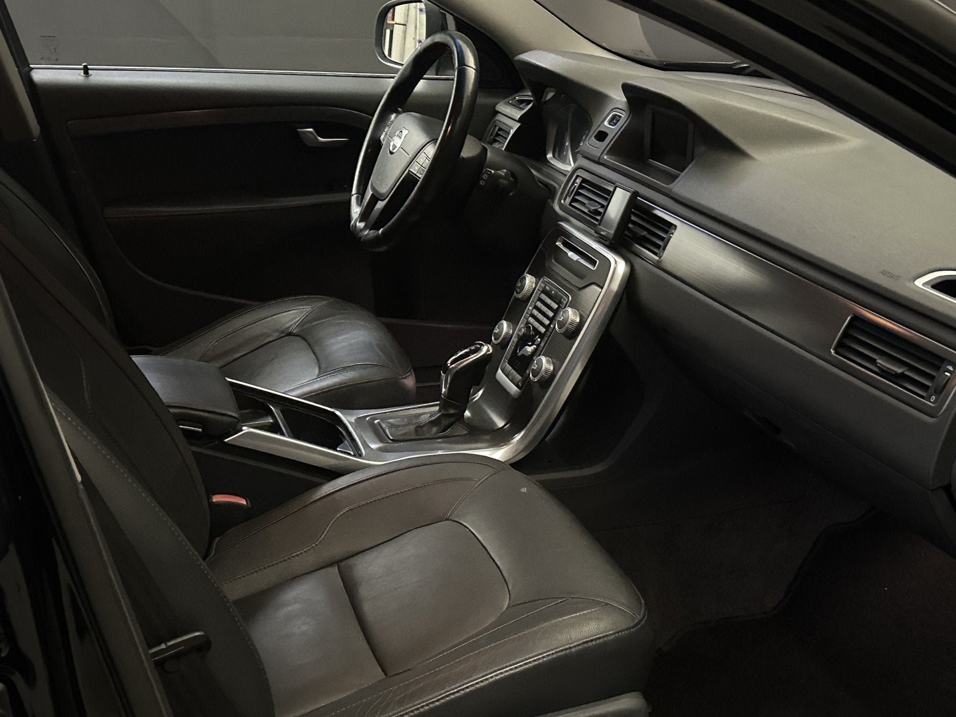 Foto 12 van Volvo V70 2.0 T5 Kinetic *Automaat*AC*CC*Full Leather*