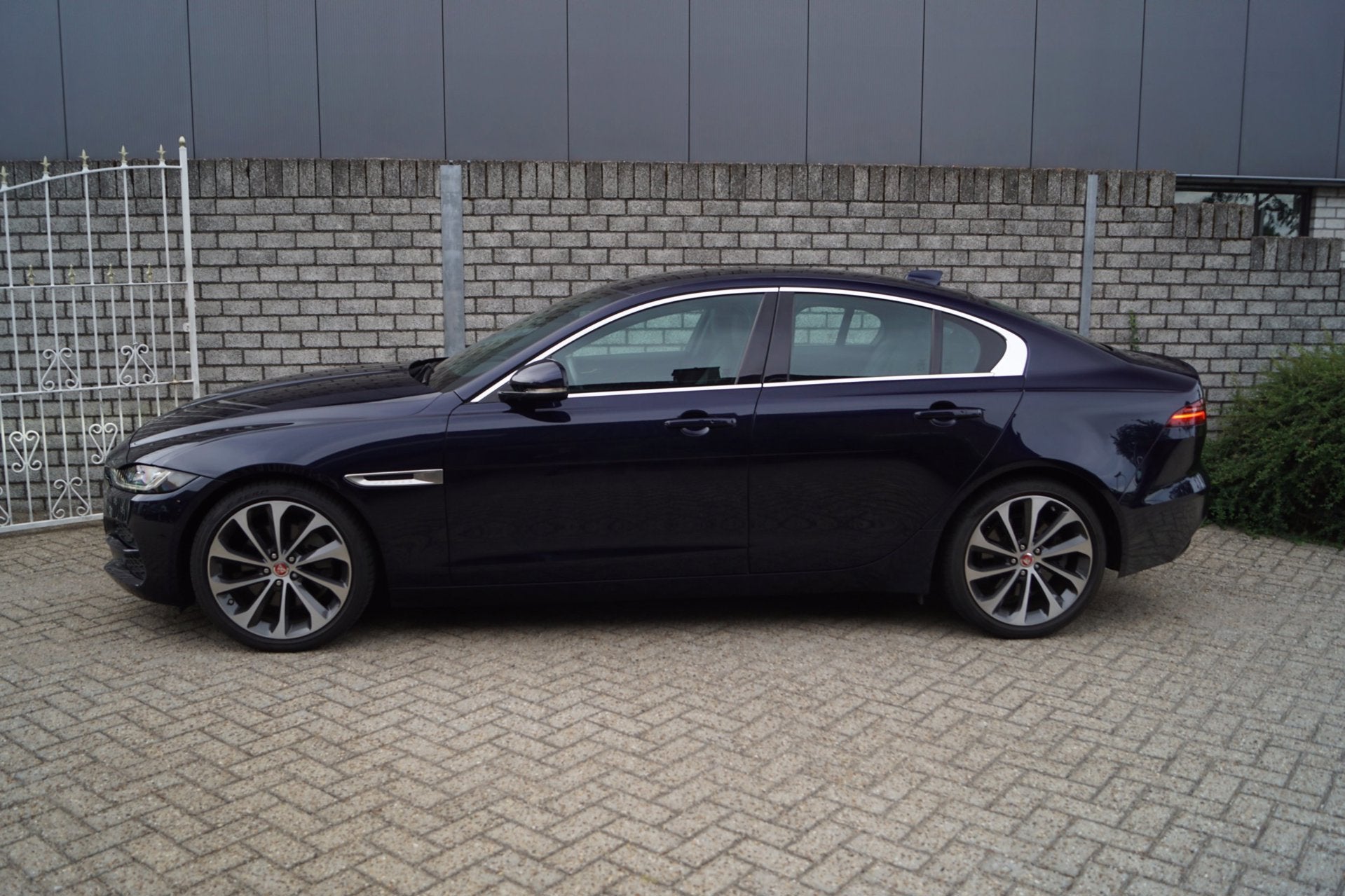 Jaguar XE 2.0 P250 R-Dynamic SE Autom Leder Sportst Stoel/St, Auto's, Automaat, Dealer onderhouden, Achterwielaandrijving, 4 cilinders