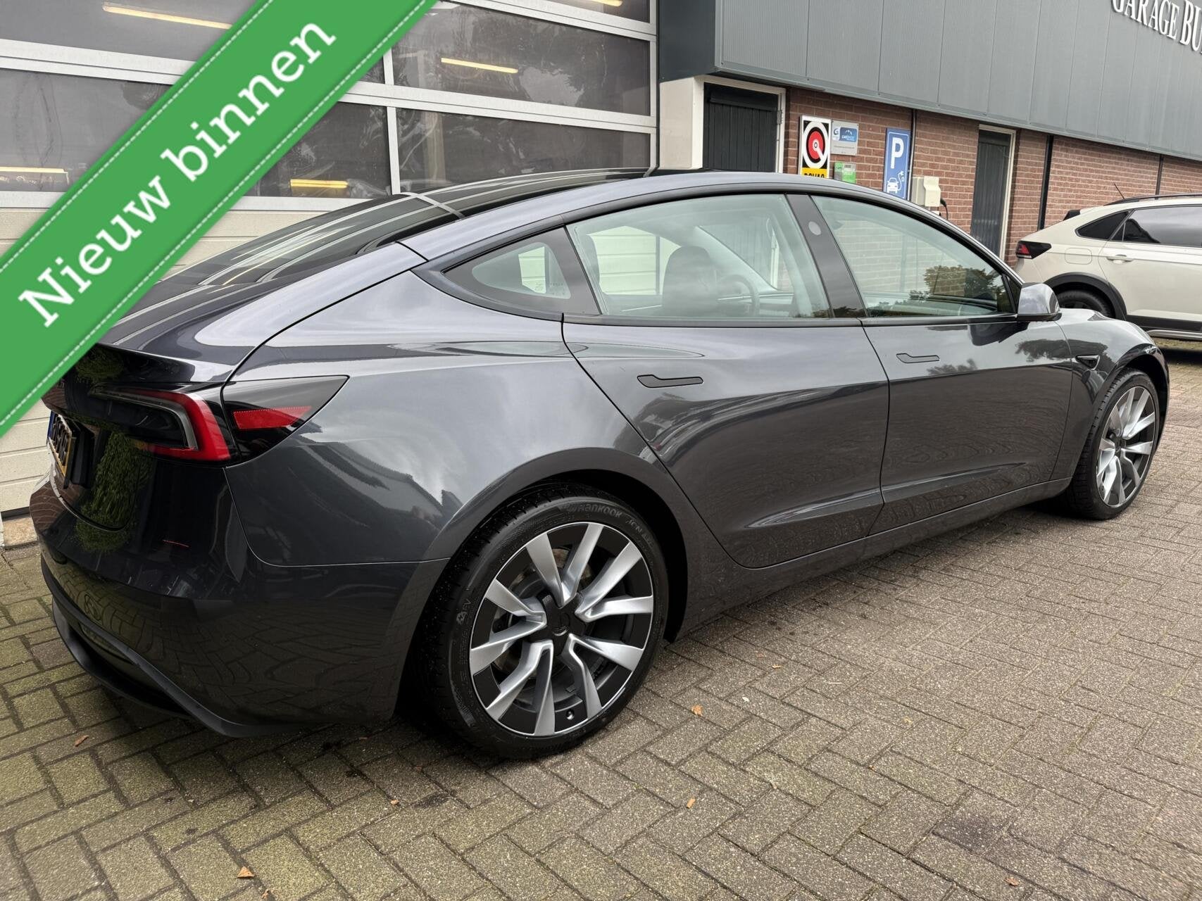 Tesla Model 3 RWD 60 kWh TREKHAAK/PANO *ALL-IN PRIJS*, Auto's, Automaat, 12 maanden, Achterwielaandrijving, Gebruikt