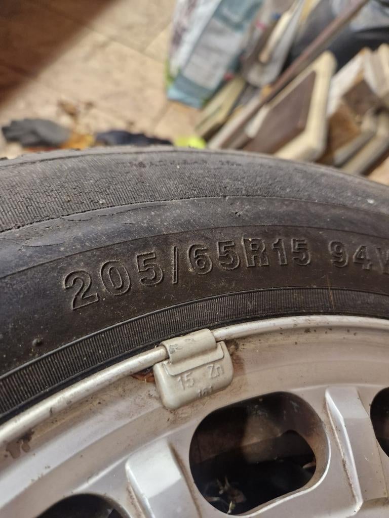 Mercedes-Benz Velgen met Zomerbanden 205/65R15, Gebruikt, 15 inch, Banden en Velgen, Personenwagen