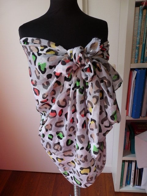 Mooi grote omslagdoek parero krood groen geel zwart wit, Kleding | Dames, Ophalen of Verzenden, Zo goed als nieuw, Meerkleurig