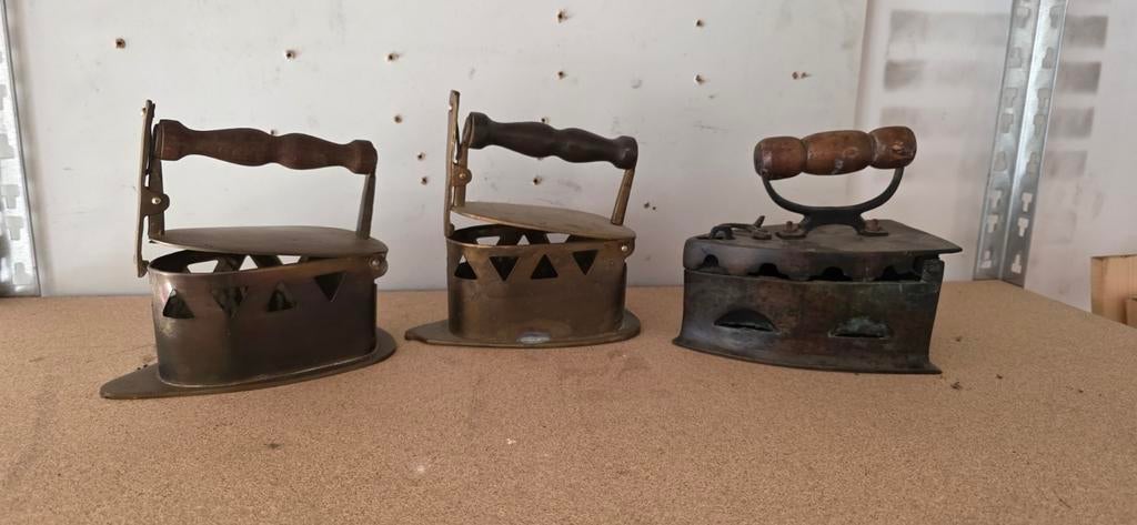 Antieke strijkijzers - Set van 3 decoratieve stukken, Antiek en Kunst, Ophalen of Verzenden