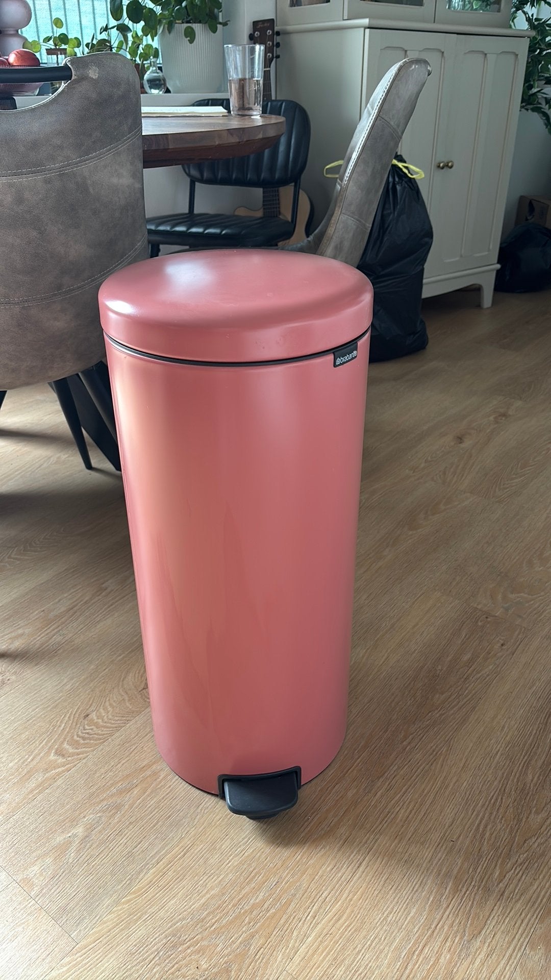 Brabantia prullenbak roze 30L, Huis en Inrichting, Woonaccessoires | Prullenbakken, Ophalen, Zo goed als nieuw