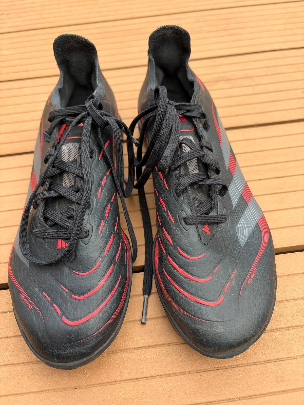 Adidas Predator zaalschoenen - Zwart/Rood, Maat XS of kleiner, Ophalen of Verzenden, Zo goed als nieuw, Schoenen