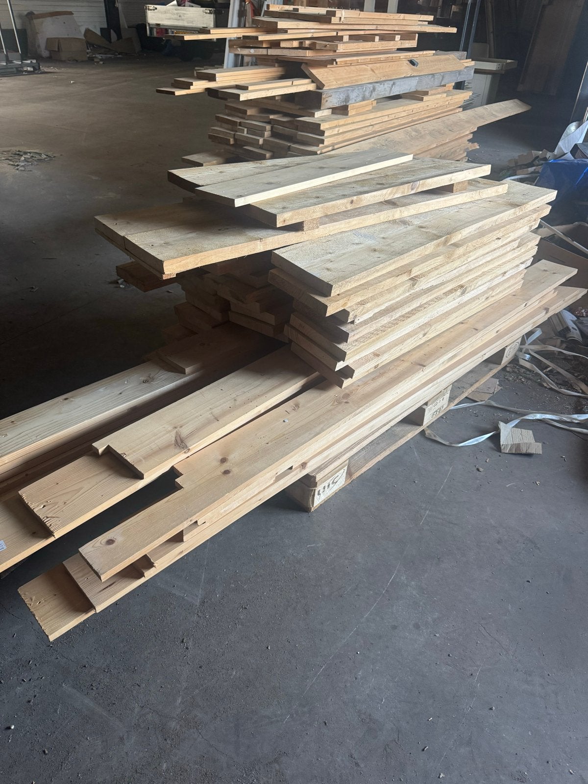 3 pallets steigerhout en geschaafd hout, Doe-het-zelf en Verbouw, Hout en Planken, Ophalen, Gebruikt, 25 tot 50 mm, Plank