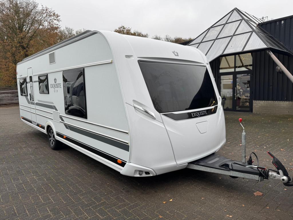 LMC Exquisit 595 VIP 2023 | Queensbed, Caravans en Kamperen, Caravans, Overige typen, Schokbreker, Bedrijf, 5 tot 6 meter