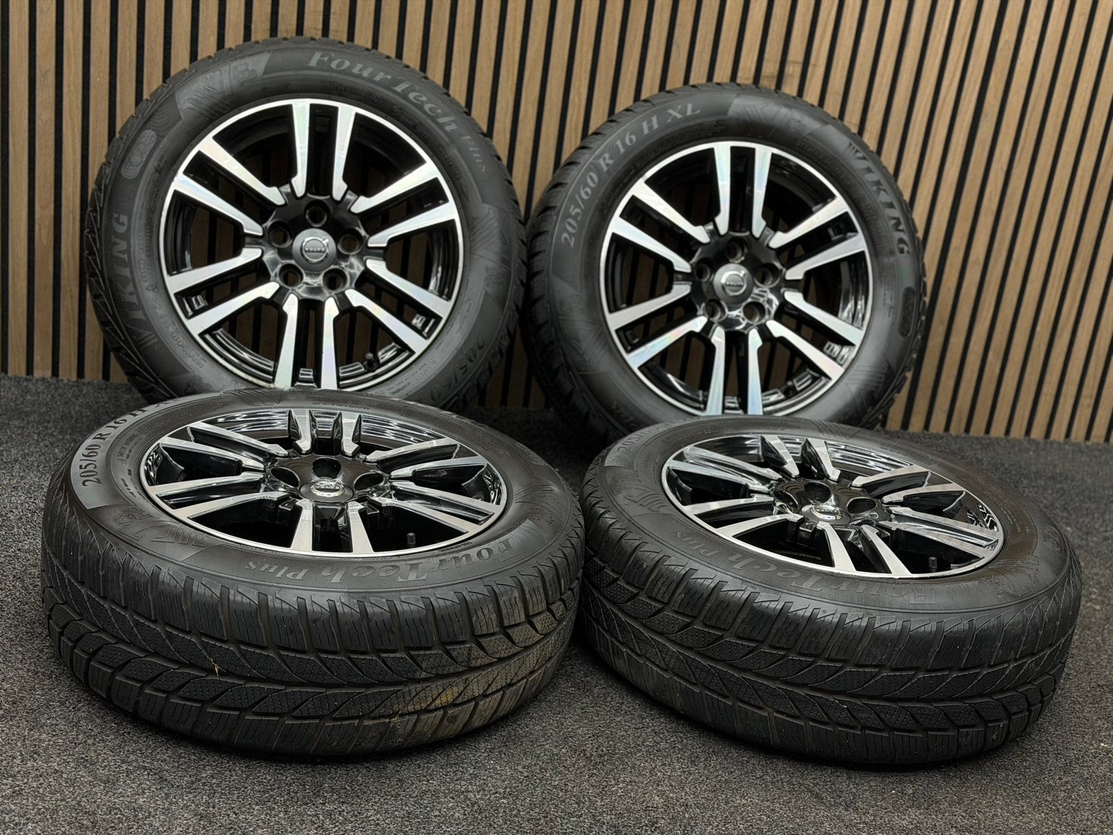 Originele 16 inch Volvo V40 Cross Country 5x108 All Season, Ophalen, 16 inch, ., Banden en Velgen