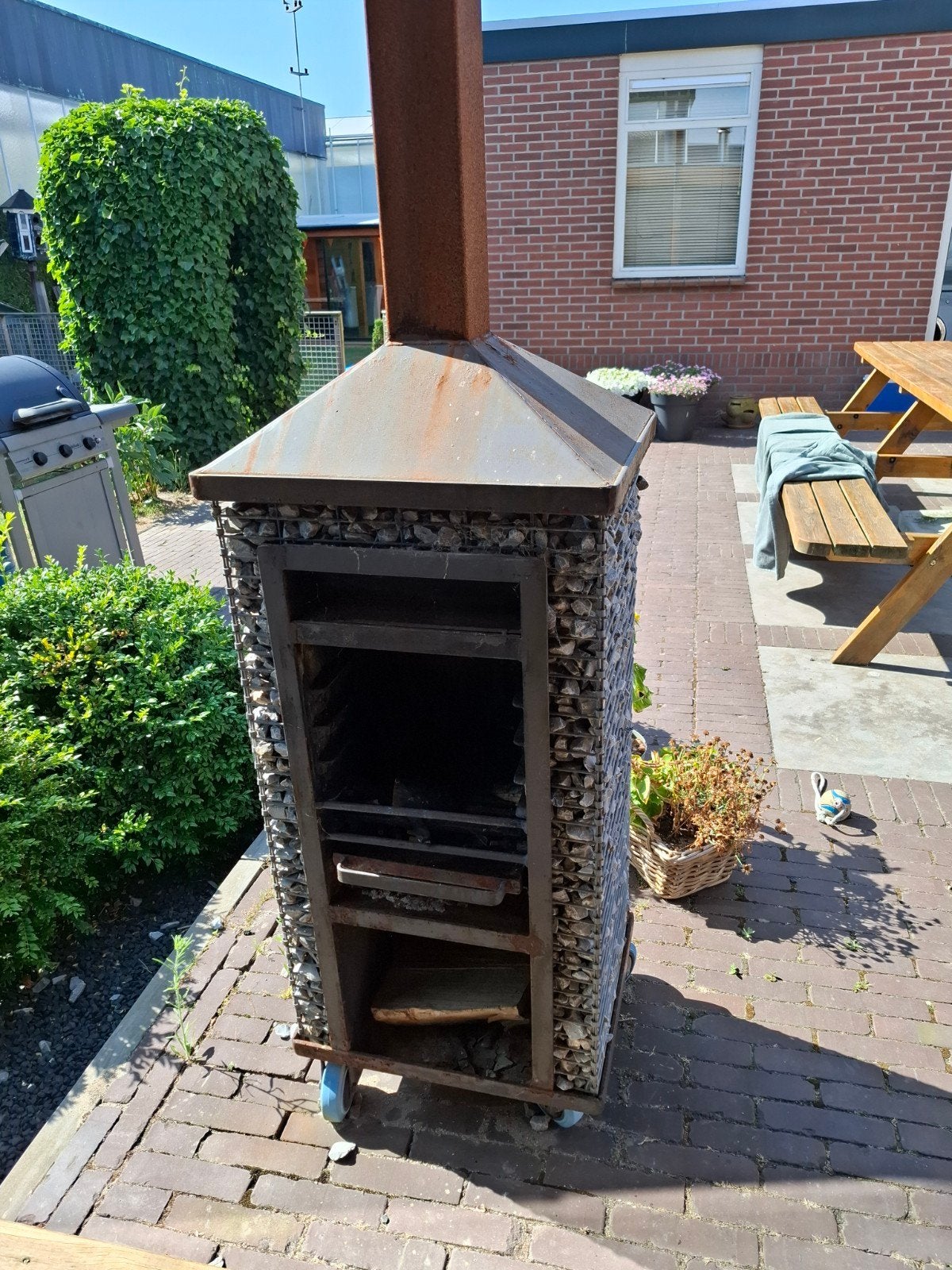 Buiten haard met Afvoerpijp, Tuin en Terras, Vuurkorven, Ophalen, Gebruikt, Vuurton
