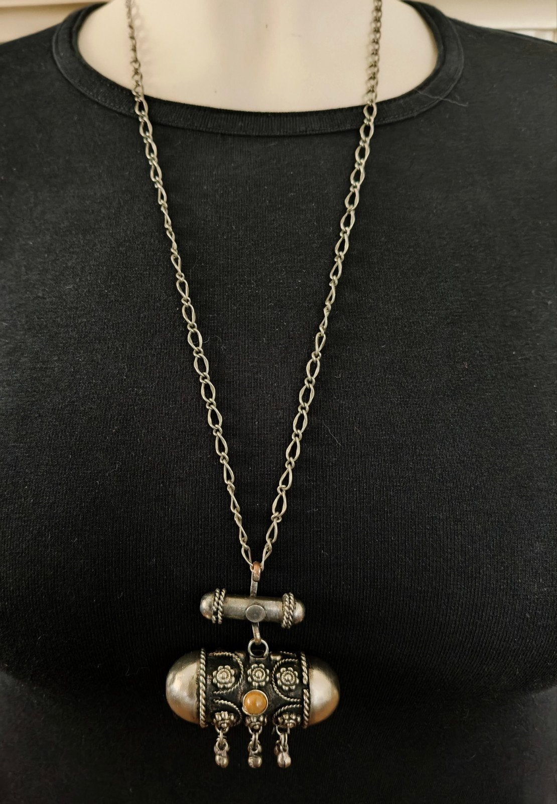 Prachtige Tibetaans zilveren jaren '20/'50 amulet ketting, Gebruikt, Ophalen of Verzenden, Met edelsteen, Zilver