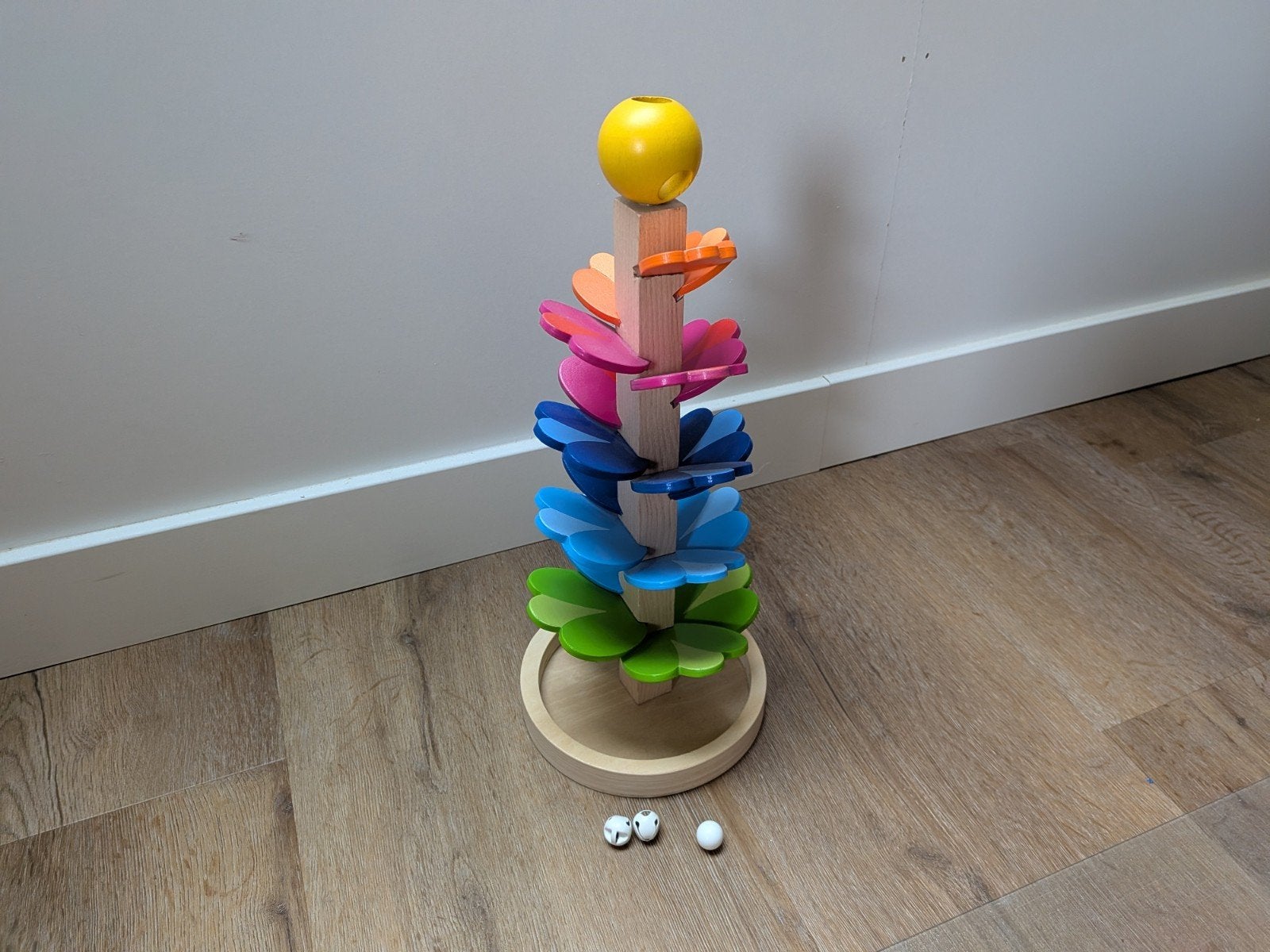 GOKI knikkerbaan met belletjes en knikker, Kinderen en Baby's, Speelgoed | Houten speelgoed, Ophalen of Verzenden, Zo goed als nieuw