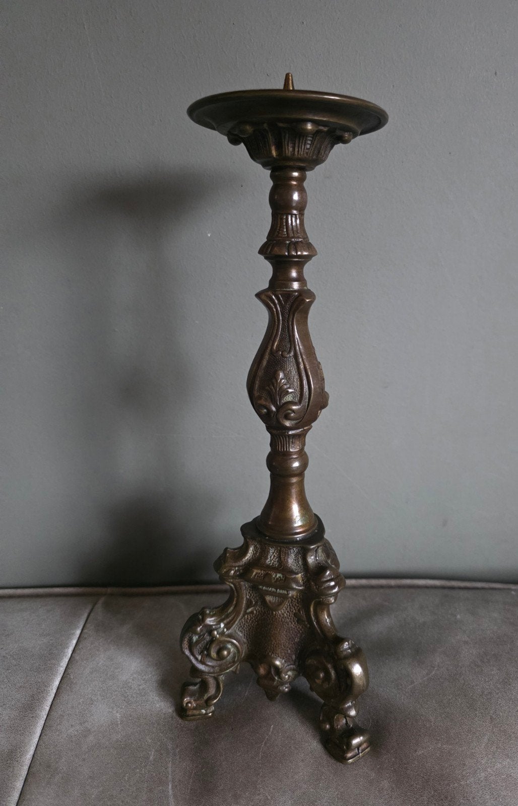 Antieke koperen / bronzen altaarkandelaar neobarok stijl, Ophalen of Verzenden, Koper of Brons