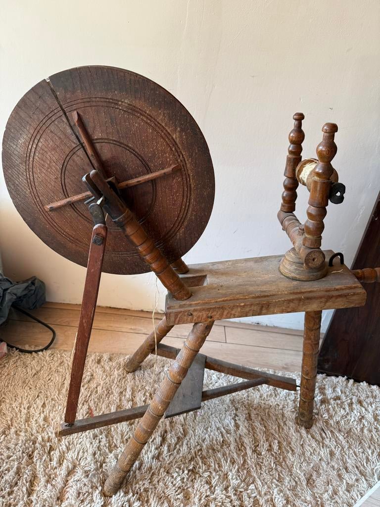 Antiek houten spinnewiel - Decoratief en functioneel, Ophalen of Verzenden, Gebruikt, Spinnewiel