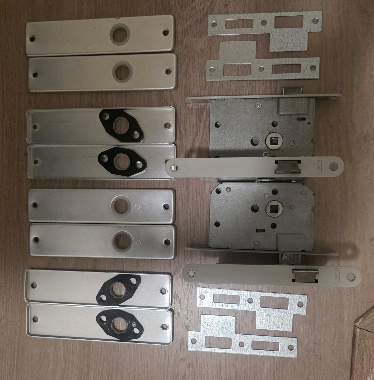 4x Nemef Loopsloten met Plaat en Hoppe kortschild, Ophalen of Verzenden, Gebruikt, Overige materialen, Slot
