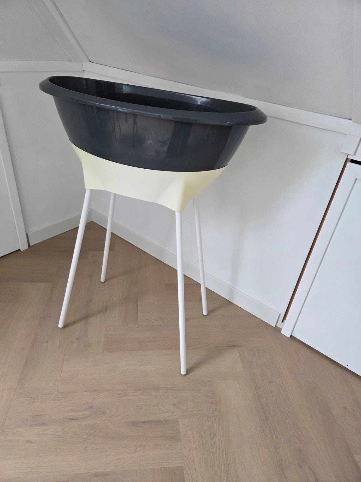 Luma baby bad, met inleg grijs/wit, Gebruikt, Badje, Standaard, Ophalen